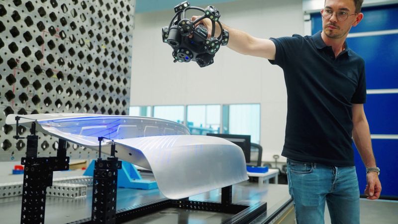 Hyperscan SR ermöglicht Prüfverantwortlichen und Service-Technikern, optisches Tracking einzurichten und kleine bis mittelgroße Bauteile zu prüfen – auch ohne Unterstützung durch einen Messtechnik-Spezialisten.(Bild:  Hexagon)
