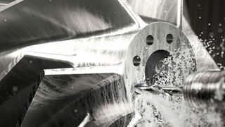 Mit dem Corodrill 860 mit SD-Geometrie bietet Sandvik Coromant ein Bohrsystem an, mit dem nickelbasierte HRSA-Werkstoffe wirtschaftlich und präzise bearbeitet werden können. Das klappt bei Bohranwendungen mit 3,5 und 8×D, heißt es. (Bild: Sandvik Coromant)