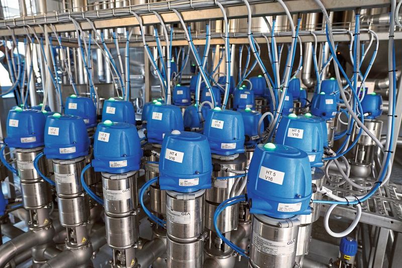 Ventilknoten aus vermischungssicheren Gea Varivent-Doppelsitzventilen für Hefereinzucht und Fermenter – Befüllen, Entleeren, Umpumpen, CIP-Rücklauf und Sterilisation (Bild: Gea)