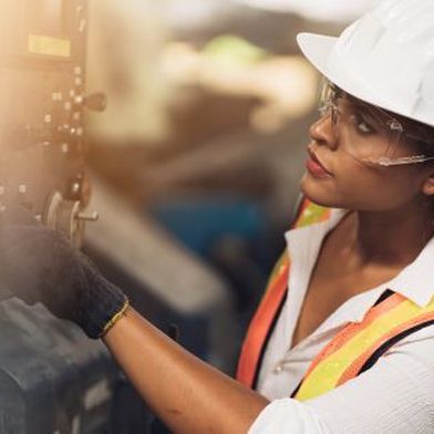 Das gemeinsame Referenzdesign von Eaton und Trane Technologies stimmt Stromversorgung und Kühlung für KI-Rechenzentren aufeinander ab. (Bild: © Me studio - stock.adobe.com)