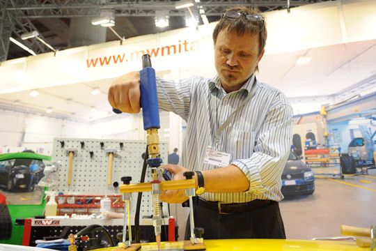 Es ist immer gut, wenn man sich direkt von der Funktionsweise neuer Werkzeuge überzeugen kann. (Archiv: Vogel Business Media)