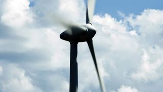 Rotorblätter von Windenergieanlagen müssen möglichst leicht und trotzdem extrem robust sein.  (Bild: LAP)