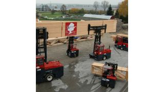 Fünf 4-Wege Combilift Gabelstapler sind bei Kerschbaum-Haus im Einsatz. Sie sollen einen effizienteren und sicheren Materialumschlag der zum Teil sehr langen und sperrigen Produkte ermöglichen. (Bild: Combilift)
