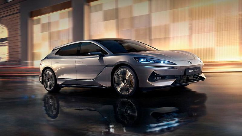 Vor dem Denza Z9 GT aus dem BYD-Imperium müssen sich deutsche Premiumhersteller fast schon in Acht nehmen. (Bild: BYD)