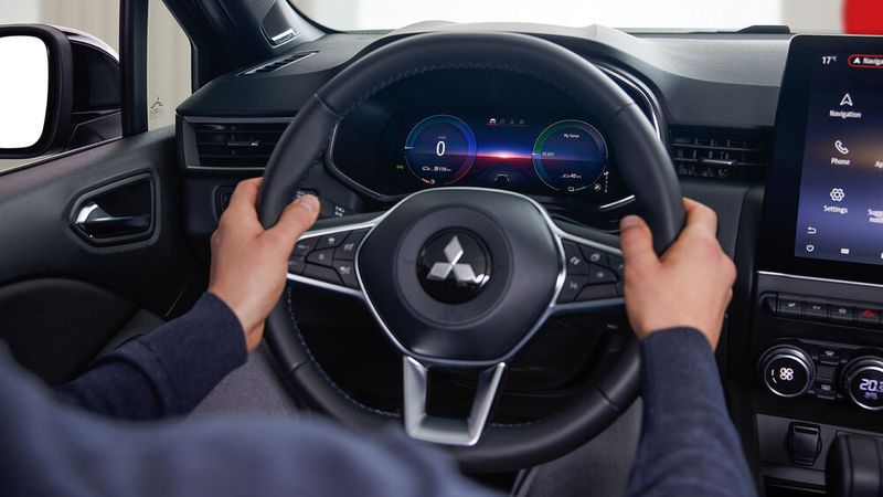 Auch das Cockpit übernimmt der Colt vom Clio. (Bild: Mitsubishi)