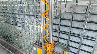 Das Regalbediengerät (RBG) „Miniload STC 2B1A“, das im automatischen Kleinteilelager (AKL) der Vahle Group zum Einsatz kommt, gilt als das leistungsfähigste RBG für AKL seiner Klasse. (Jungheinrich)