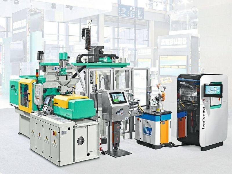 So sah die Fertigungslinie von Arburg auf der Fakuma 2015 aus. (© ARBURG)