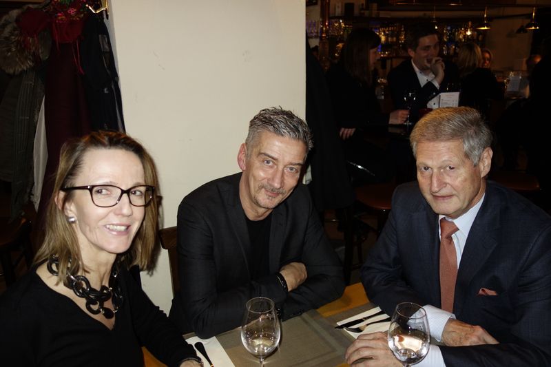 Sabine Zimmermann, X. O Group, mit Alexander Werths, M-net, und Bernd H. Harder, Kanzlei Büsing, Müffelmann & Theye. (Bild: IT-BUSINESS)