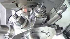 Bei der «EMAG VL300» wurde man in Hofheim zum mehrmaligen Wiederholungstäter. Überwacht werden damit Bohrer, Fräser, Gewindeschneider, generell alle angetriebenen Werkzeuge. (Bild: Lerch)
