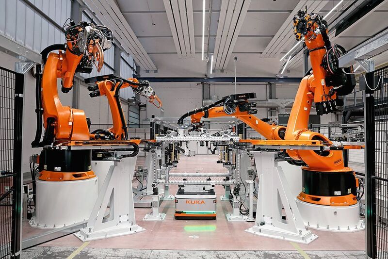 Im „SmartProduction Center“ auf dem Augsburger Gelände des Anlagen- und Maschinenbauers wird die wandlungsfähige und flexible Lösung, die Matrix-Produktion, in Betrieb genommen. (Kuka)