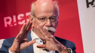 Von den Automanagern lag Daimler-Chef Dieter Zetsche 2017 am weitesten von seinen Mitarbeitern entfernt. Er verdiente das 171-fache. (Daimler)