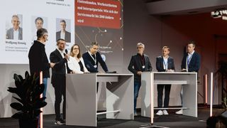 Diskturierten auf der Fachtagung für freie Werkstätten über die Zukunft des Servicemarkts (v.l.n.r.): Moderator Jan Rosenow (»kfz-betrieb«), Jens Kowald (Aumovio Aftermarket), Christine Stutz (LKQ DACH), Philipp Haac (Repareo), Wolfgang Hennig (GTÜ), Andreas Grasser (Adolf Würth) und Yannik Stern (Carbon). (Bild: Stefan Bausewein)