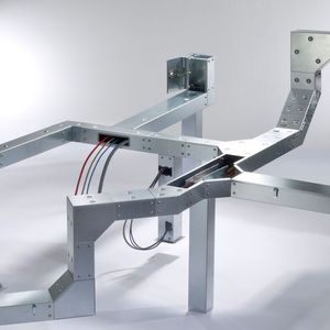 Der Pflitsch Industrie-Kanal aus Stahl und Edelstahl bietet mit 13 Querschnitten und rund 80 Formteilen ein breites Einsatzspektrum.