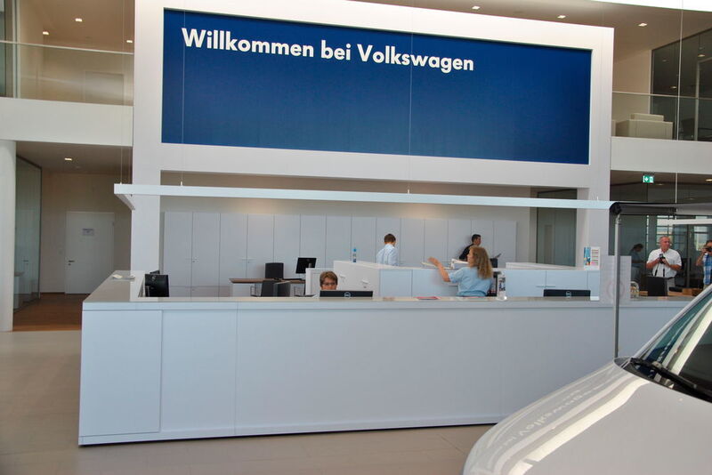 Der Mittelpunkt im Volkswagen-Betrieb ist der Infostand. (v. Maltzan)