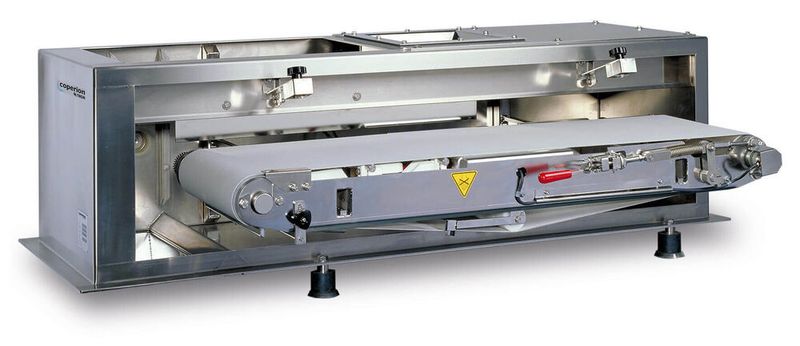 Die Dosierbandwaage SWB-300 von Coperion K-Tron ist ein äußerst zuverlässig arbeitender, gravimetrischer Dosierer, der hohe Genauigkeit und eine effiziente Prozesskontrolle bietet. (Coperion)