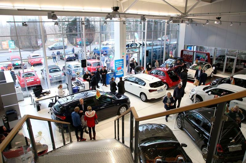 Insgesamt verfügt das Autohaus über eine Verkaufsfläche von 1.350 Quadratmetern. (Autohaus König)