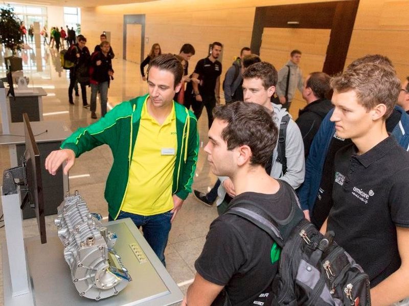 Den Teilnehmern aus den 66 Formula Student-Teams wurden Informationen und Best Practices für die kommende Konstruktions- und Wettbewerbsphase zur Verfügung gestellt.  (Schaeffler)