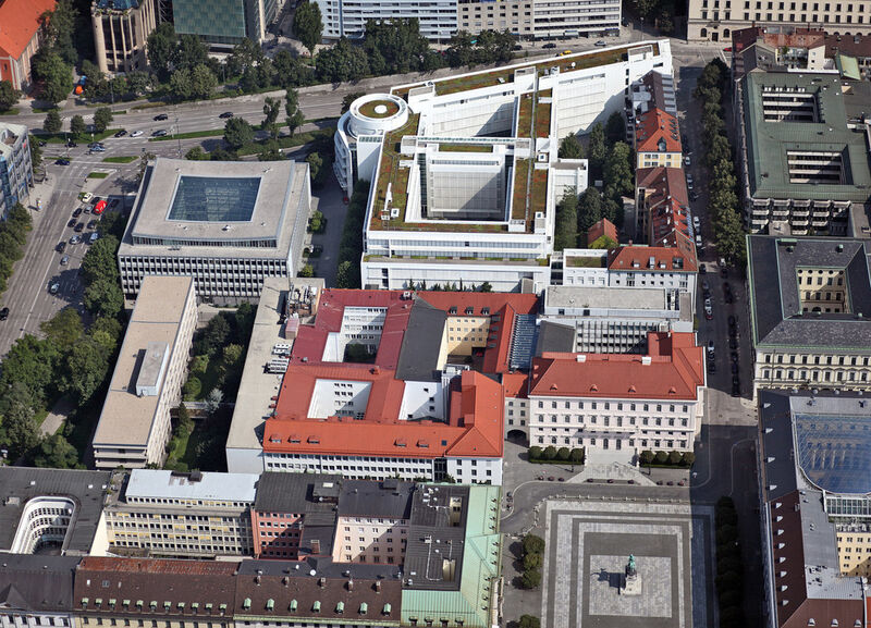 Die alte Siemens Konzernzentrale zwischen dem Wittelsbacherplatz und dem Oskar-von-Miller-Ring in der Münchner Altstadt bestand aus zehn verschachtelten Gebäuden. (Siemens AG)