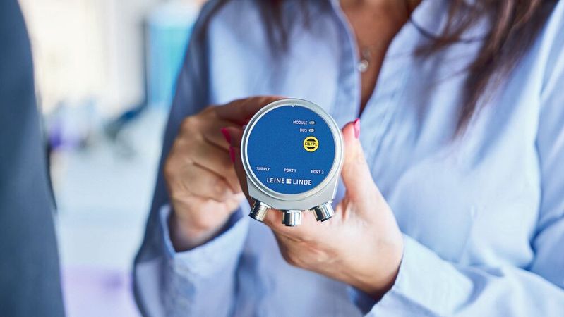 Das Sicherheits-Drehgeber FSI 608 entspricht den neuesten Normen: der IEC 61800-5-3, welche funktionale, elektrische und umweltbezogene Sicherheit von Drehgebern abdeckt. (Bild:  Leine & Linde)