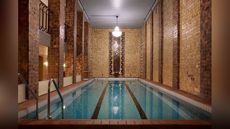 Der Pool im dritten Stock wird für Schwimmkurse genutzt. Er kann auch für private Veranstaltungen gemietet werden. (Foto:  Katri Lehtola / Keksi Agency)