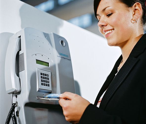 Biometrische Zugangskontrolle mit Smartcard und Fingerabdruck (Quelle: Siemens IT Solutions and Services) (Archiv: Vogel Business Media)