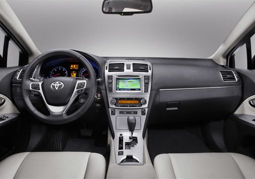 Die Mittelkonsole wurde komplett überarbeitet. Die Bedienelemente sind dank ihrer neuen Anordnung für den Fahrer besser erreichbar. (Archiv: Vogel Business Media)