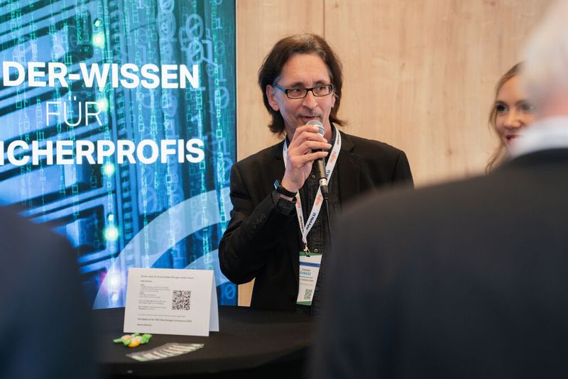 Chefredakteur Dr. Jürgen Ehneß (Storage-Insider/Vogel IT-Medien) darf natürlich nicht fehlen und begleitet die DSX redaktionell. (Bild: Manuel Emme Fotografie/Vogel IT-Akademie)