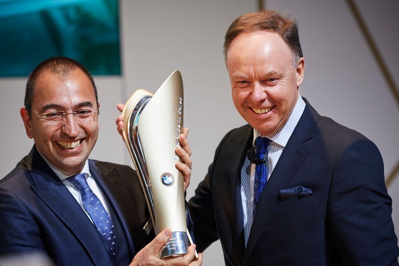 Weltweiter Gewinner in der Kategorie „Eroberung & Loyalisierung“: Borusan Otomotiv aus der Türkei (links). (BMW)