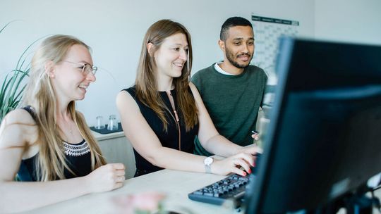 Dank einer eigenen Systemtest-Abteilung ist Corscience in der Lage, Kompatibilitätsnachweise und Materialverträglichkeitstests für Kunden intern durchzuführen.(Bild:  Corscience)