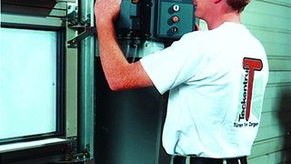 Bild 1: Die gesamte Toreinstellung erfolgt jetzt in Bedienerhöhe. (Archiv: Vogel Business Media)