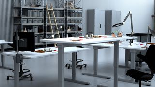 Der von dem Meerbuscher Hersteller Inwerk im Jahr 2014 entwickelte und in Deutschland hergestellte Werktisch Masterlift bietet einen Höhenverstellbereich von 625 bis 1275 mm und ist stufenlos auf unterschiedlichste Arbeitssituationen einstellbar. (Bild: Inwerk)