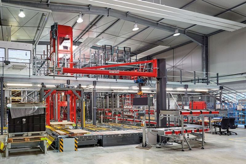 Das neue moderne Lager von Gebhardt Fördertechnik in Sinsheim mit integriertem Shuttlelager. (Phoenix Contact)