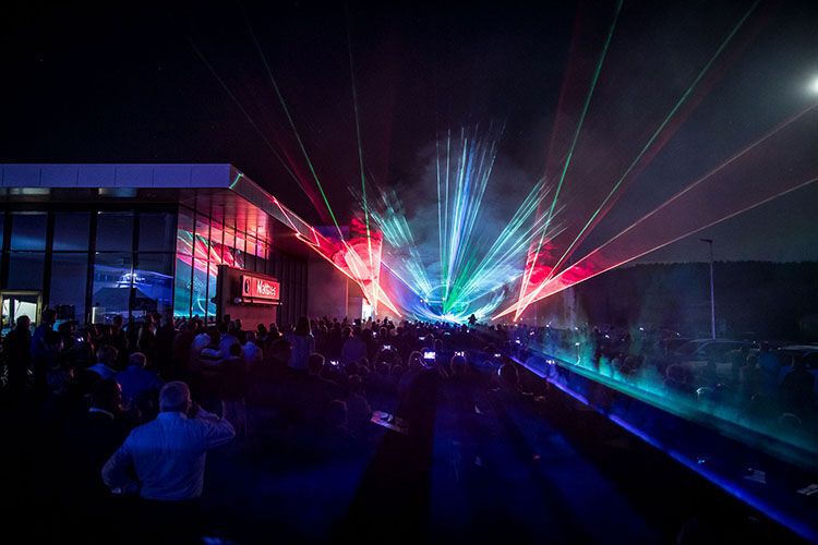 ... die anschließende Laser-Show und ...  (Sebastian Buff)