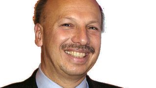 „Die neue, alternative Rohstoffbasis soll uns längerfristig unabhängiger machen von den begrenzten fossilen Ressourcen und unserer rückintegrierten Produktion ein zweites Standbein geben“, so Gregor Hetzke, Leiter des Geschäftsbereichs Performance Polymers bei Evonik zur ?-Amino-Laurinsäure-Pilotanlage. (Bild: Evonik)