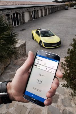 Der hybride Sportwagen Σtos: unterwegs mit persönlichem Autopilot und Drohne. (Rinspeed)