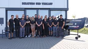 Das Linders-Boxenstop-Team hat in den letzten Jahren verdammt viel geschafft. Der Lohn der Mühen: Platz 1 beim Deutschen Werkstattpreis 2026. (Bild: Rosenow – VCG)