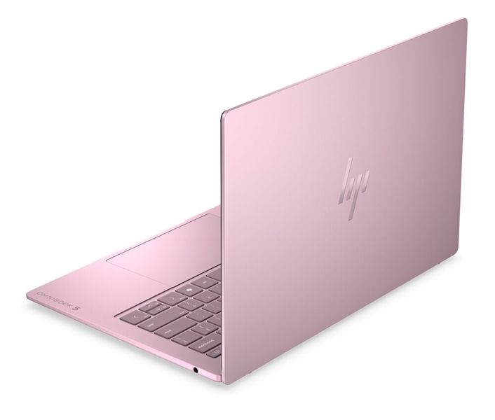Das HP Omnibook 5, hier in Peony Pink, wiegt nur 1,16 kg. Der Akku soll für bis zu 42 Stunden lokaler Videowiedergabe ausreichen. Für das Gehäuse hat HP teilweise recyceltes Aluminium verwendet. (Bild: HP)