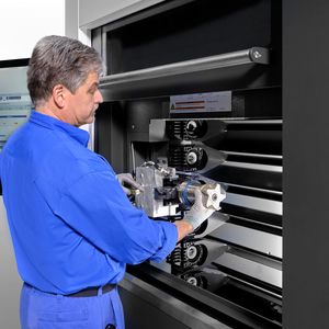 Tool magazine of the 5-axis machining centre HF 5500 Mill-Turn(Source:  Heller)