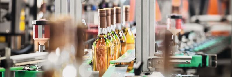 Sicherheitsrelais im Zeitalter von Industrie 4.0: Gängige Sicherheitsrelais beschränken ihre Kommunikation auf die schlichte Auskunft „Sicherheitsfunktion An“, „Sicherheitsfunktion Aus“. Schneider Electric hat die klassischen Sicherheitsrelais in die Gegenwart überführt. Sicherheitsrelais im Zeitalter von Industrie 4.0: Gängige Sicherheitsrelais beschränken ihre Kommunikation auf die schlichte Auskunft „Sicherheitsfunktion An“, „Sicherheitsfunktion Aus“. Schneider Electric hat die klassischen Sicherheitsrelais in die Gegenwart überführt.