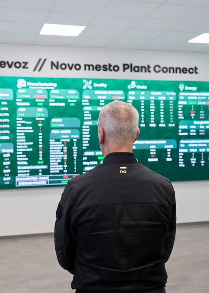 Die Produktion wird engmaschig überwacht (Bild: Renault)