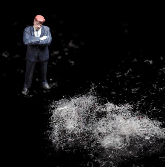 Industrieunternehmen müssen über die Staubentwicklung in ihren Betrieben Bescheid wissen, um die gesundheitliche Gefährung für ihre Mitarbeiter zu kennen.(Bild:  Fotolia - kelly marken)