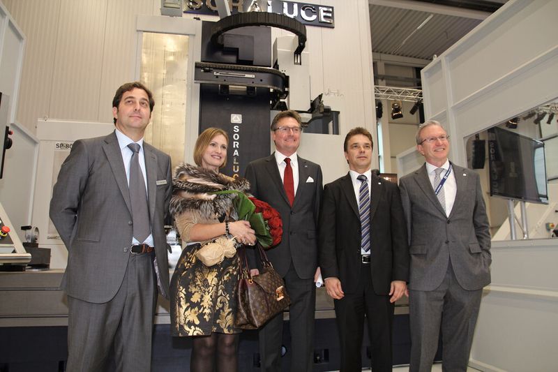 Vier Geschäftsführer und die Sopranistin Ainhoa Arteta bei der Einweihung des Bimatec-Sora-luce-Technologiezentrums. (Bild: Fouhy)