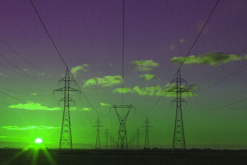 Nettostromerzeugung in Deutschland 2020 Strom aus der Steckdose wird immer grüner. Erstmals stammt 2020 über die Hälfte der Energie im öffentlichen Stromnetz aus nachhaltigen Quellen wie Solarenergie und Windkraft. Wie sich der Strommix im einzelnen zusammensetzt, zeigt diese Bildergalerie.   Zurück zum Begleitartikel: Wie grün ist Strom aus Deutschland?      Lesetipp: Im Energy Outlook von 2019 sind einige Szenarien für die Zukunft des Energieverbrauchs vorgestellt. (Unsplash/Matthew Henry)