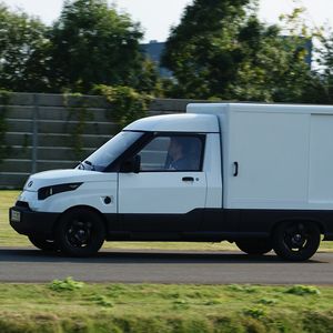 Die Deutsche Post setzt bald die Elektrofahrzeuge von Streetscooter bei der Brief- und Paketzustellung ein.