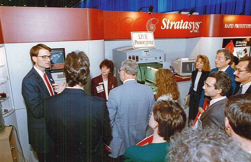 Scott Crump (links) präsentierte 1989 erstmals die FDM-Technologie in der Öffentlichkeit.  (Bild: Stratasys)