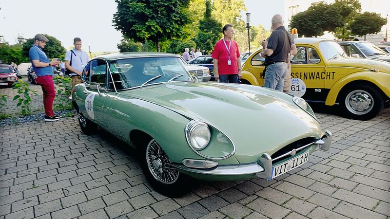 Unter den teilnehmenden Flitzern war auch ein Jaguar E-Type V12, Baujahr 1974. (Bild: Zietz/»kfz-betrieb«)