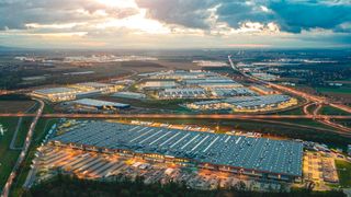 Der deutsche Logistikimmobilienmarkt verzeichnet 2024 ein Neubauvolumen von insgesamt 4,4 Millionen Quadratmetern. (Bild: Vladyslav - stock.adobe.com)