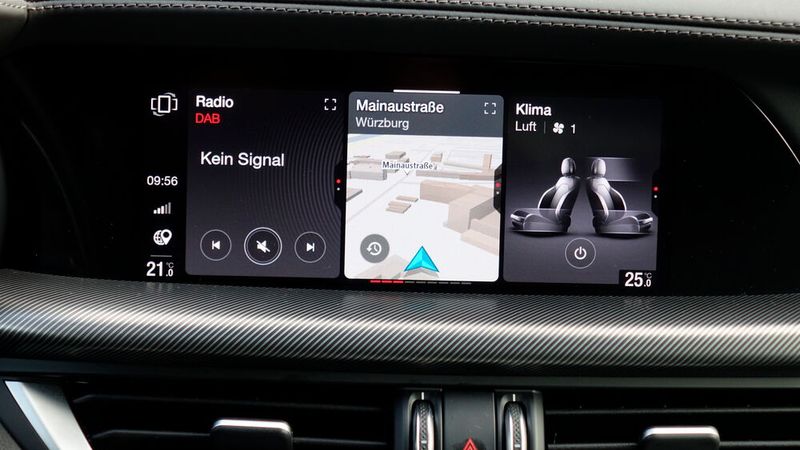 Die vielen Untermenüs erschweren es, die Systemlogik direkt zu durchdringen. Bedient werden kann das Display mit dem Finger. (Bild: Schreiner – »kfz-betrieb«)