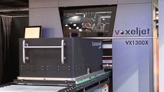 Die ICP-Anlage von Voxeljet, Loramedi und ASK Chemicals wurde auf der Gifa vorgestellt. (Voxeljet)