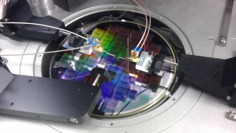 Die Graphen-Chips wurden auf einem Acht-Zoll-Wafer hergestellt (IBM Research)